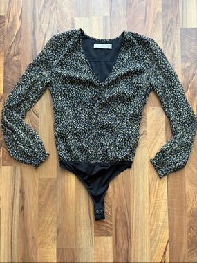 Abercrombie & Fitch Black Floral V-Neck Blouse with Yellow & White Flowers